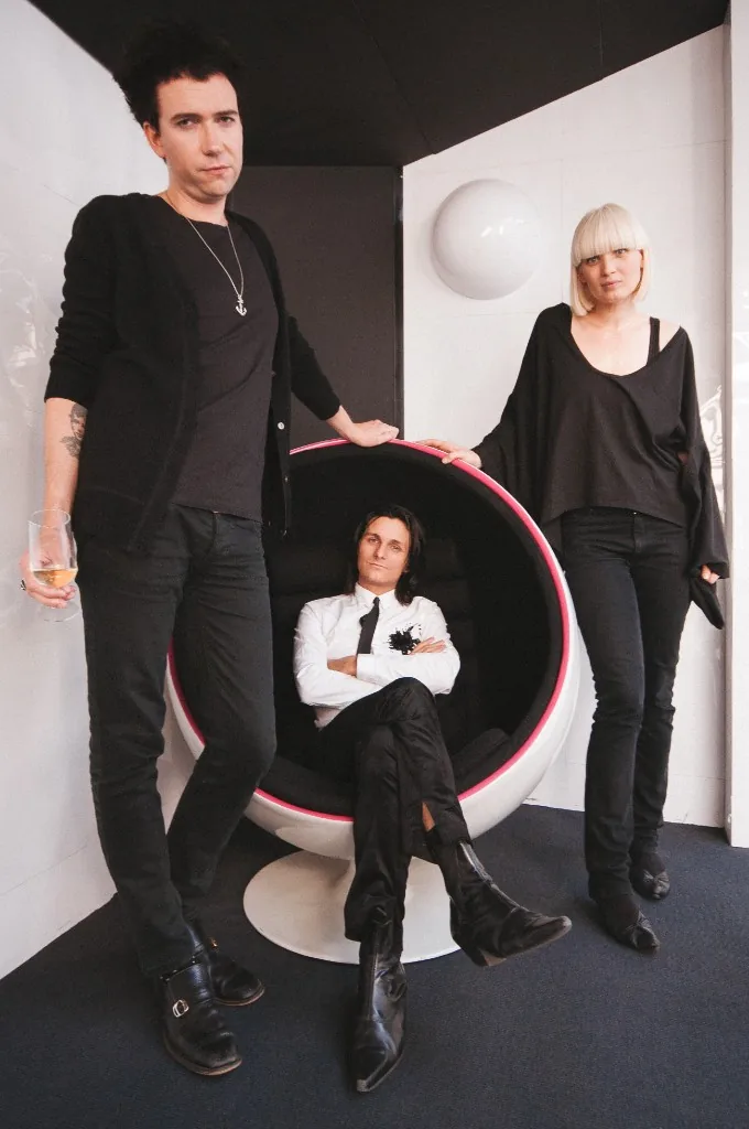 The Raveonettes og Thomas Troelsen i sidstnævntes Delta Lab-studie
