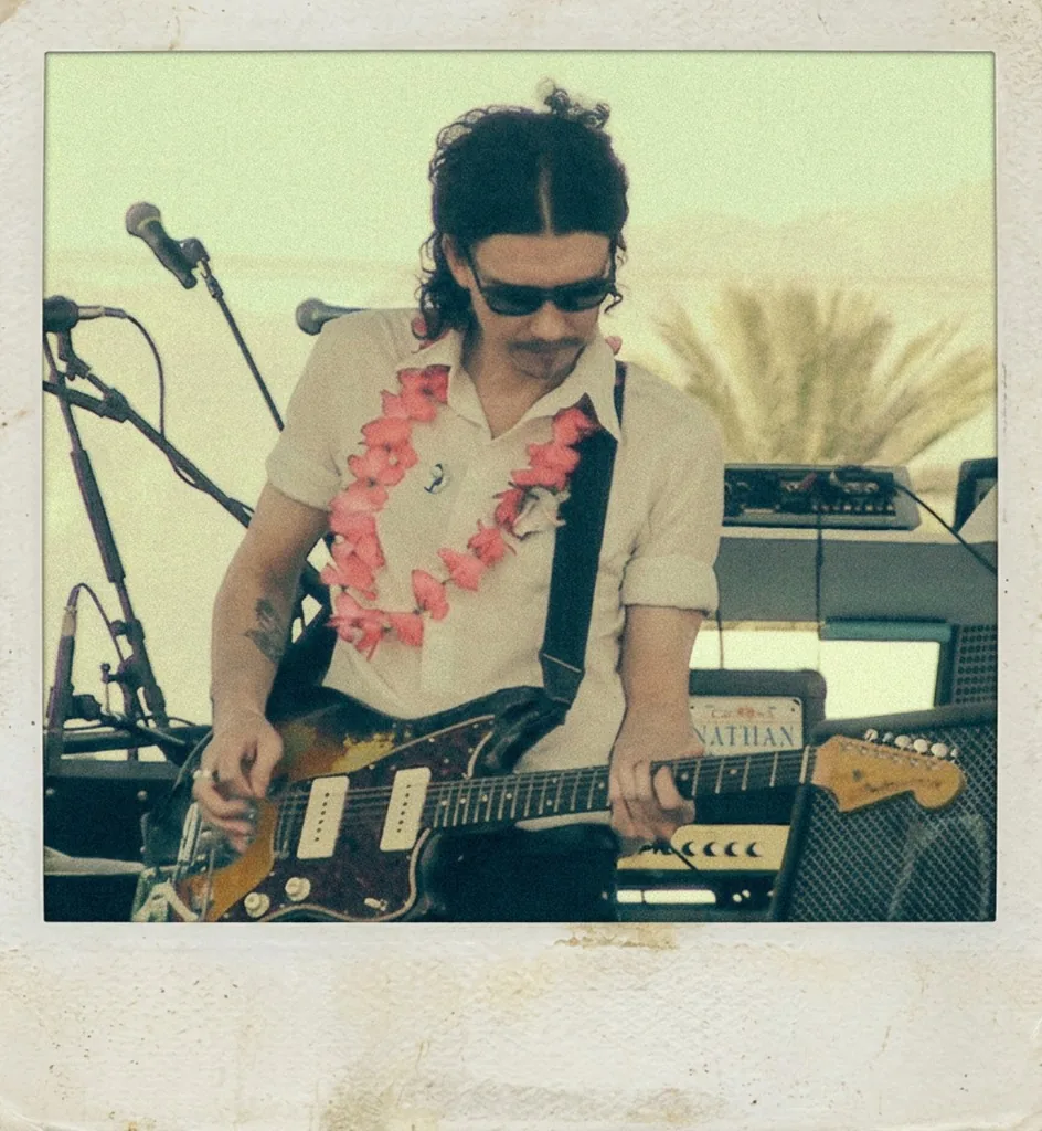Sune Wagner med The Raveonettes på Coachella 2005